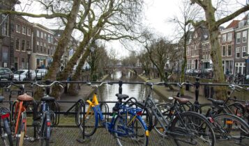 Utrecht Canal with bikes